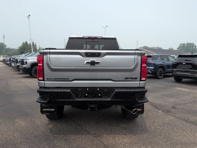 Used 2026 Chevrolet Silverado 2500 ZR2 w/ LPO, Dark Essentials Package AWD/4WD image 6