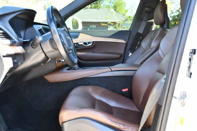Used 2022 Volvo XC90 T6 Momentum w/ Climate Package AWD/4WD image 11
