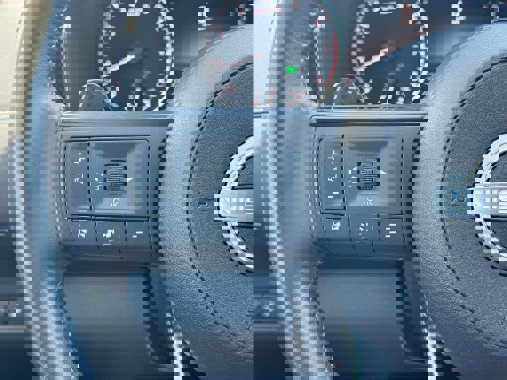 Used 2024 Nissan Pathfinder SV image 29