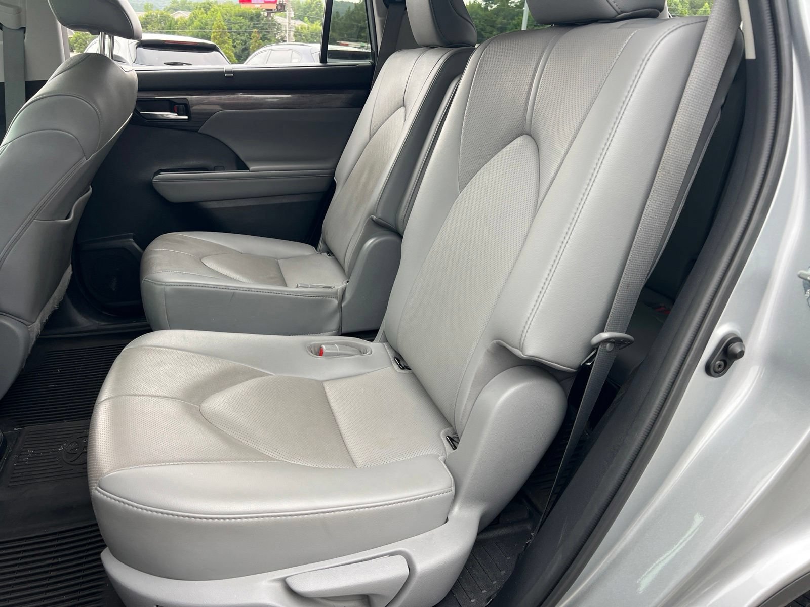 Used 2021 Toyota Highlander Limited FWD image 35