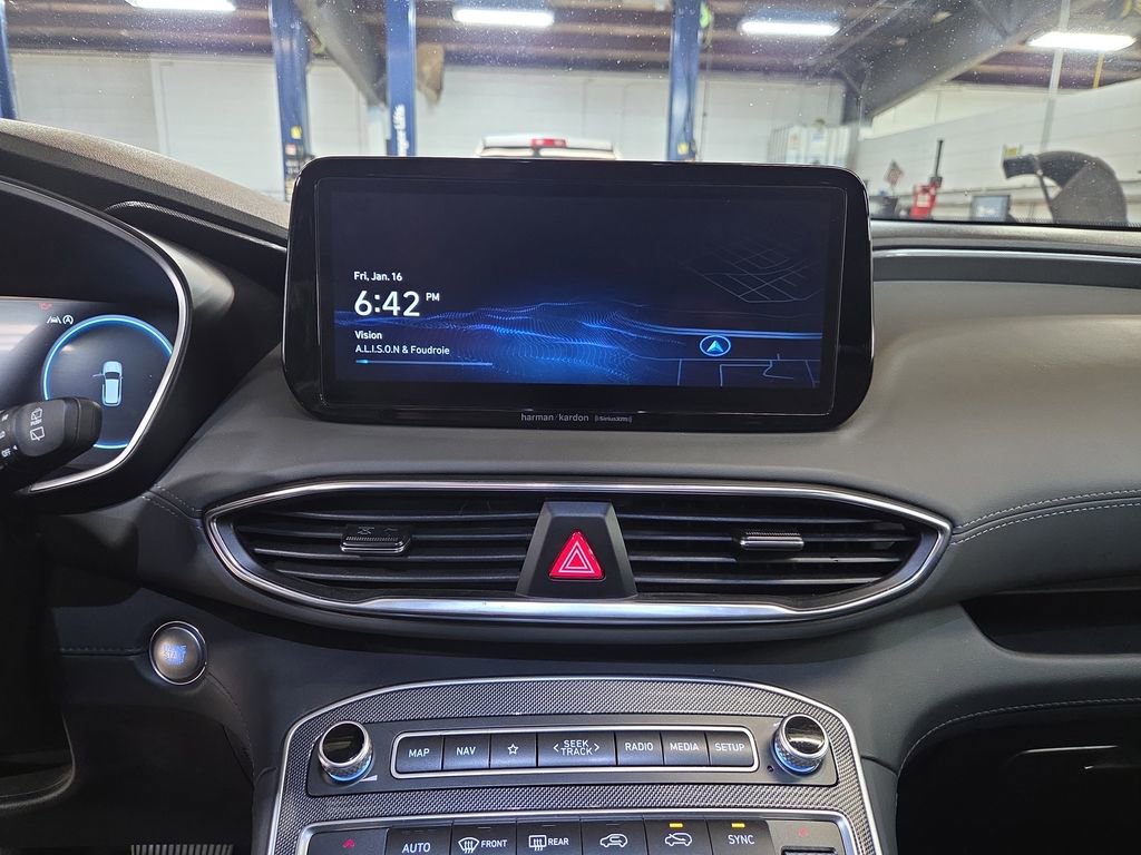 Used 2022 Hyundai Santa Fe Limited image 17