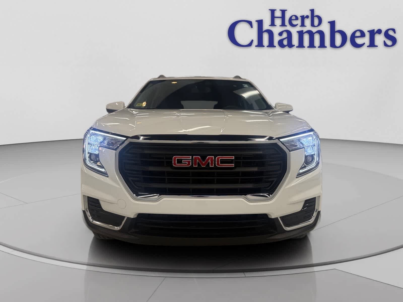 Used 2023 GMC Terrain SLE w/ Driver Convenience Package AWD/4WD image 2