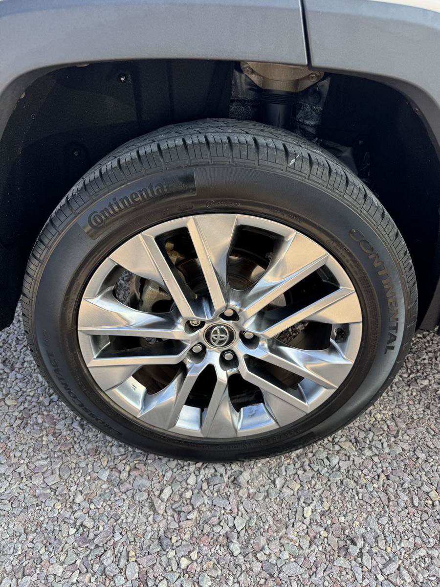 Used 2020 Toyota RAV4 XLE Premium FWD image 22