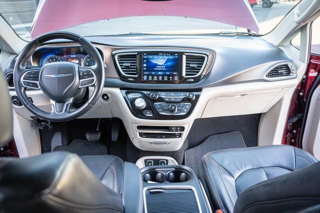 Used 2017 Chrysler Pacifica Touring-L Plus image 30