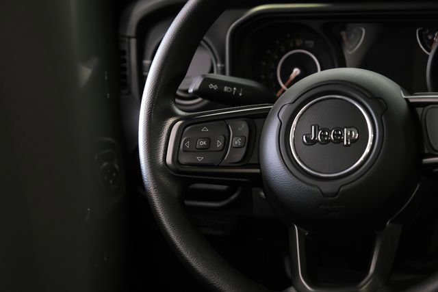 Used 2025 Jeep Gladiator Sport AWD/4WD image 31