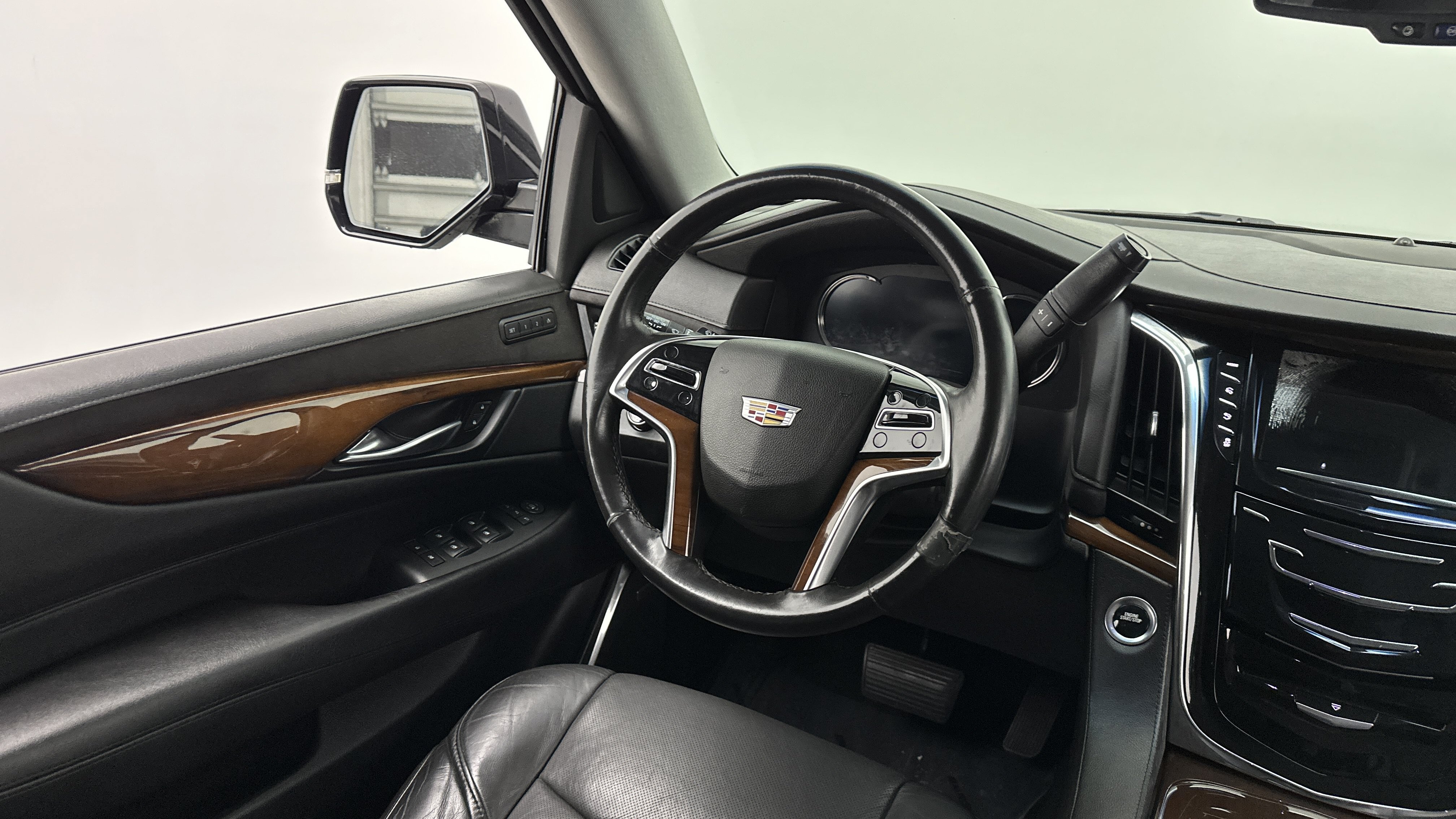 Used 2018 Cadillac Escalade ESV 4WD image 33