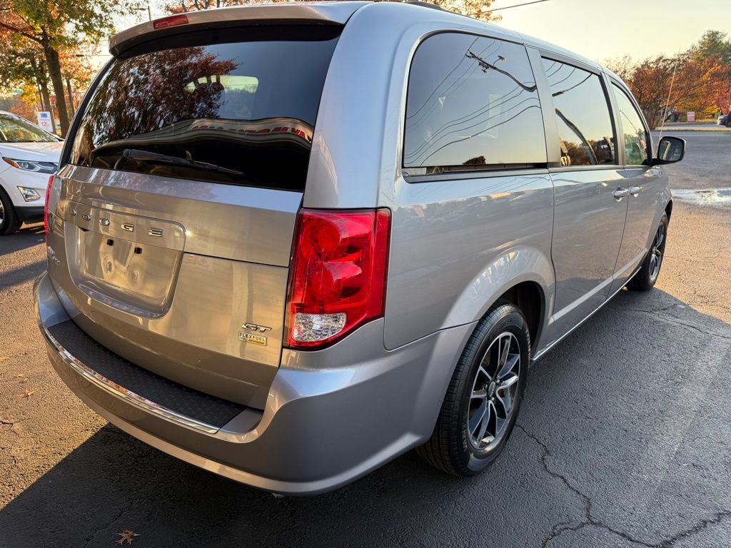Used 2019 Dodge Grand Caravan GT image 3