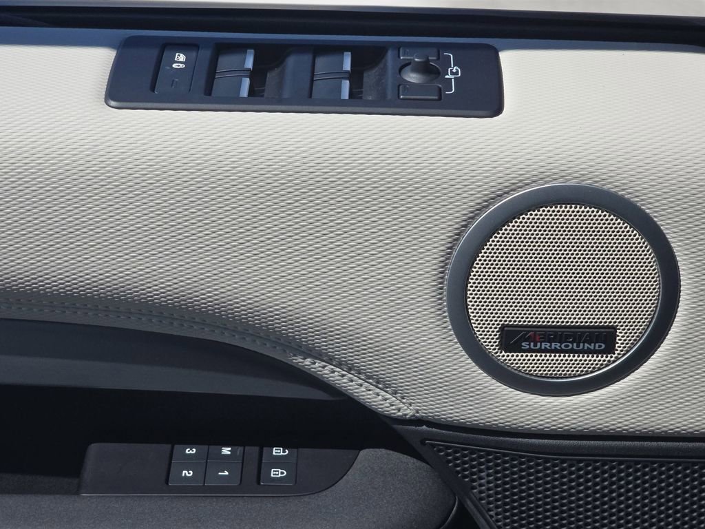 Certified 2023 Land Rover Discovery HSE R-Dynamic image 30