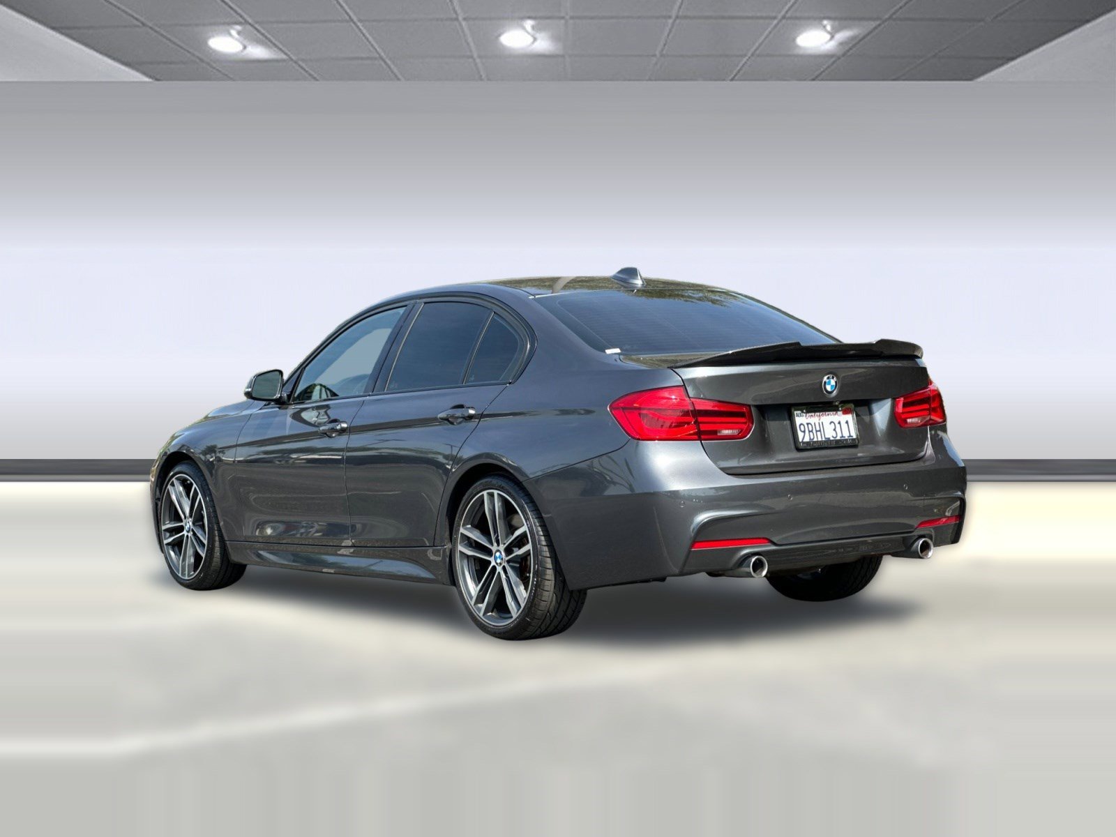 Used 2018 BMW 340i Sedan w/ Premium Package image 3