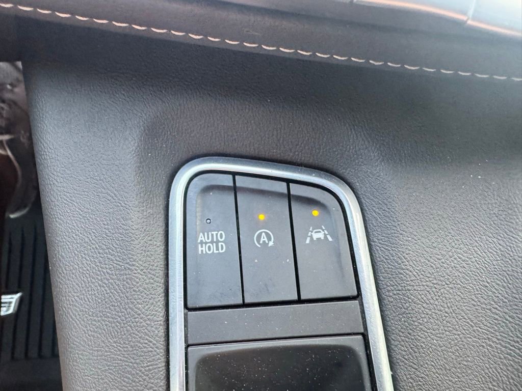 Used 2021 Cadillac Escalade Premium Luxury RWD image 31