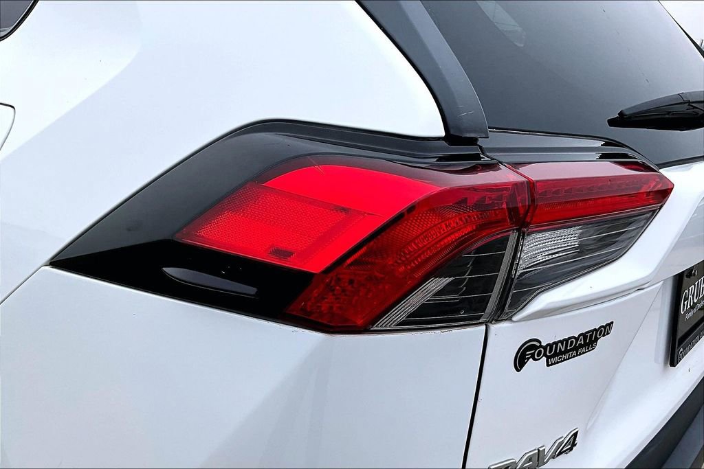 Used 2022 Toyota RAV4 LE image 37