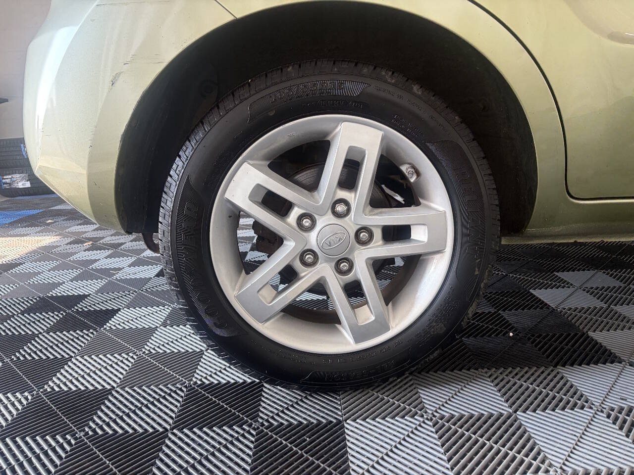 Used 2011 Kia Soul + w/ Audio Pkg FWD image 26