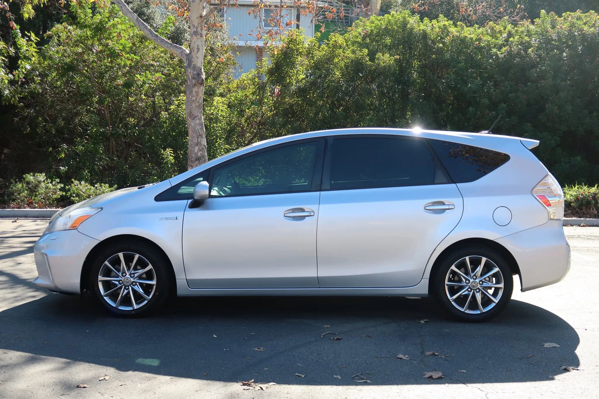 Used 2012 Toyota Prius V Five w/ Preferred Accessory Pkg FWD image 3