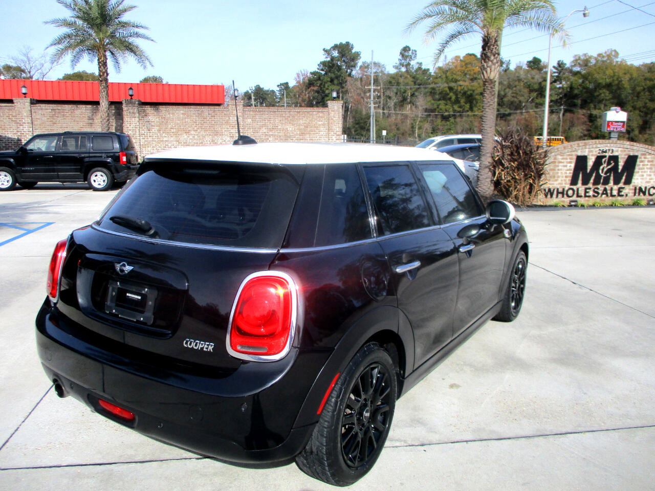 Used 2017 MINI Cooper 4-Door Hardtop image 13
