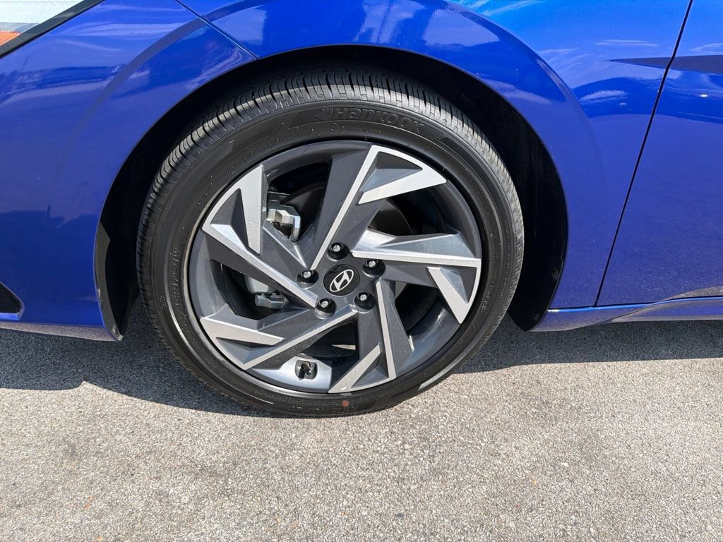 Certified 2026 Hyundai Elantra Limited FWD image 4