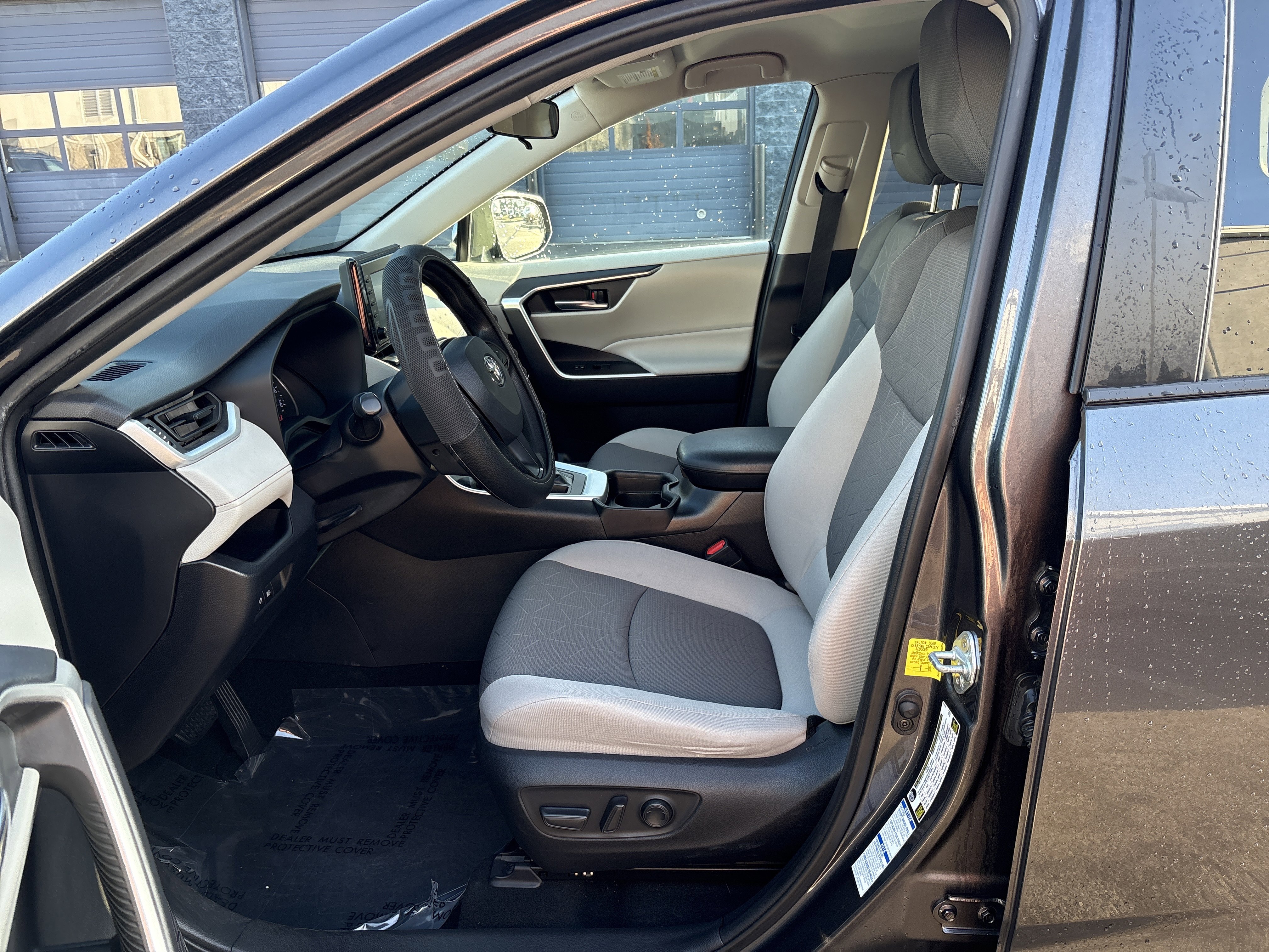 Used 2021 Toyota RAV4 XLE w/ Carpet Mat Package (TMS) image 15