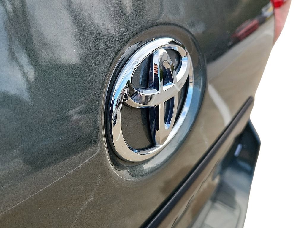 Used 2020 Toyota Sienna L image 29