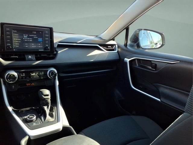 Used 2022 Toyota RAV4 LE AWD/4WD image 18