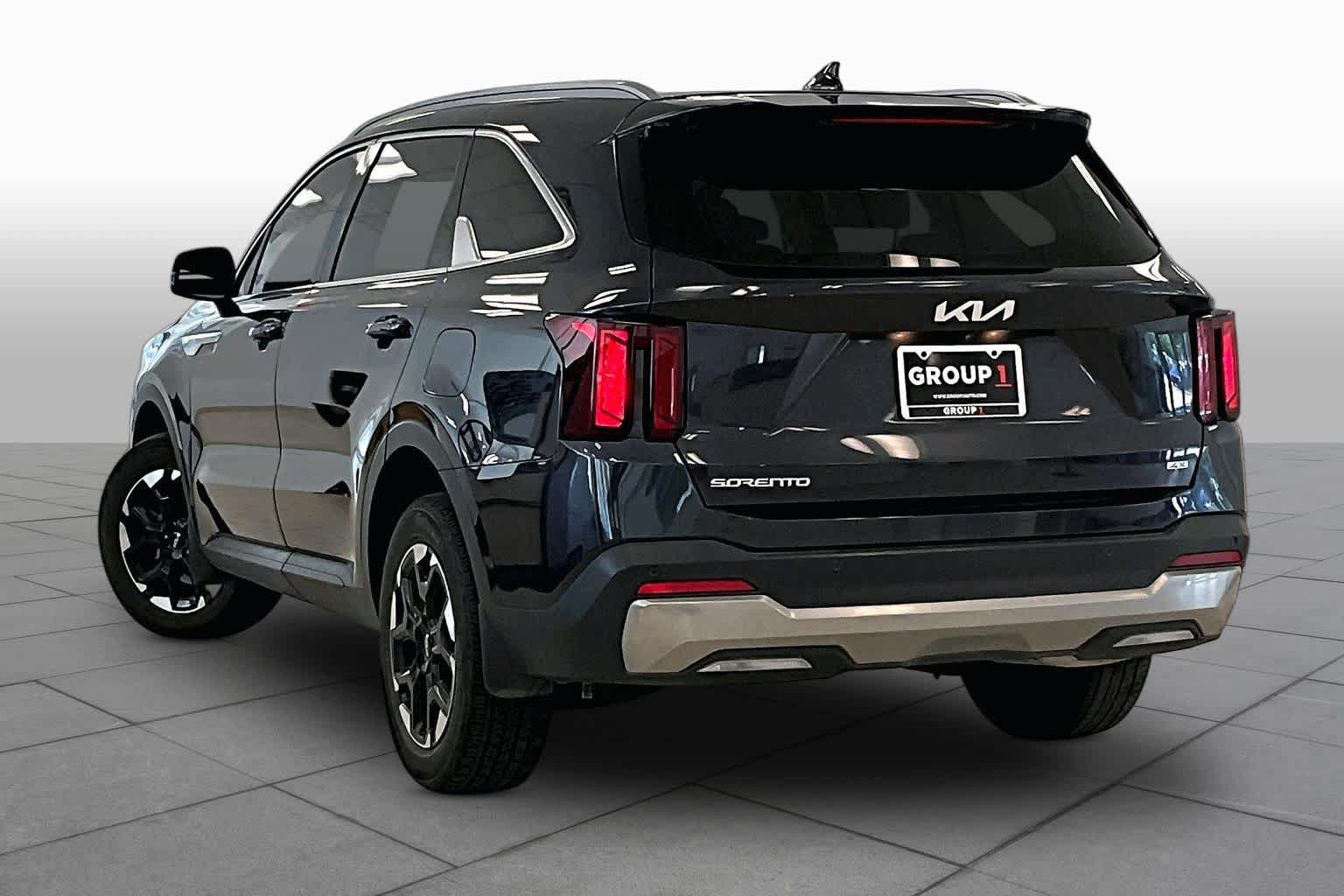 Used 2025 Kia Sorento S w/ Panoramic Sunroof Package AWD/4WD image 11