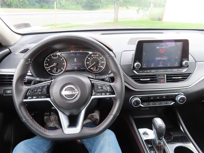 Used 2024 Nissan Altima 2.5 SR FWD image 22