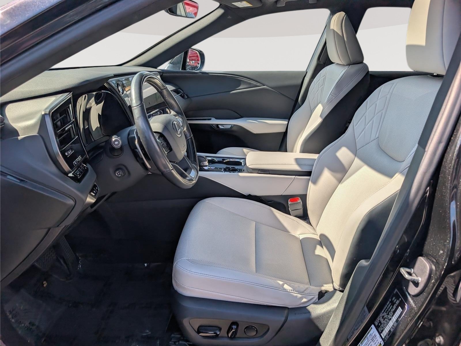Used 2025 Lexus RX 350h w/ Accessory Package AWD/4WD image 16