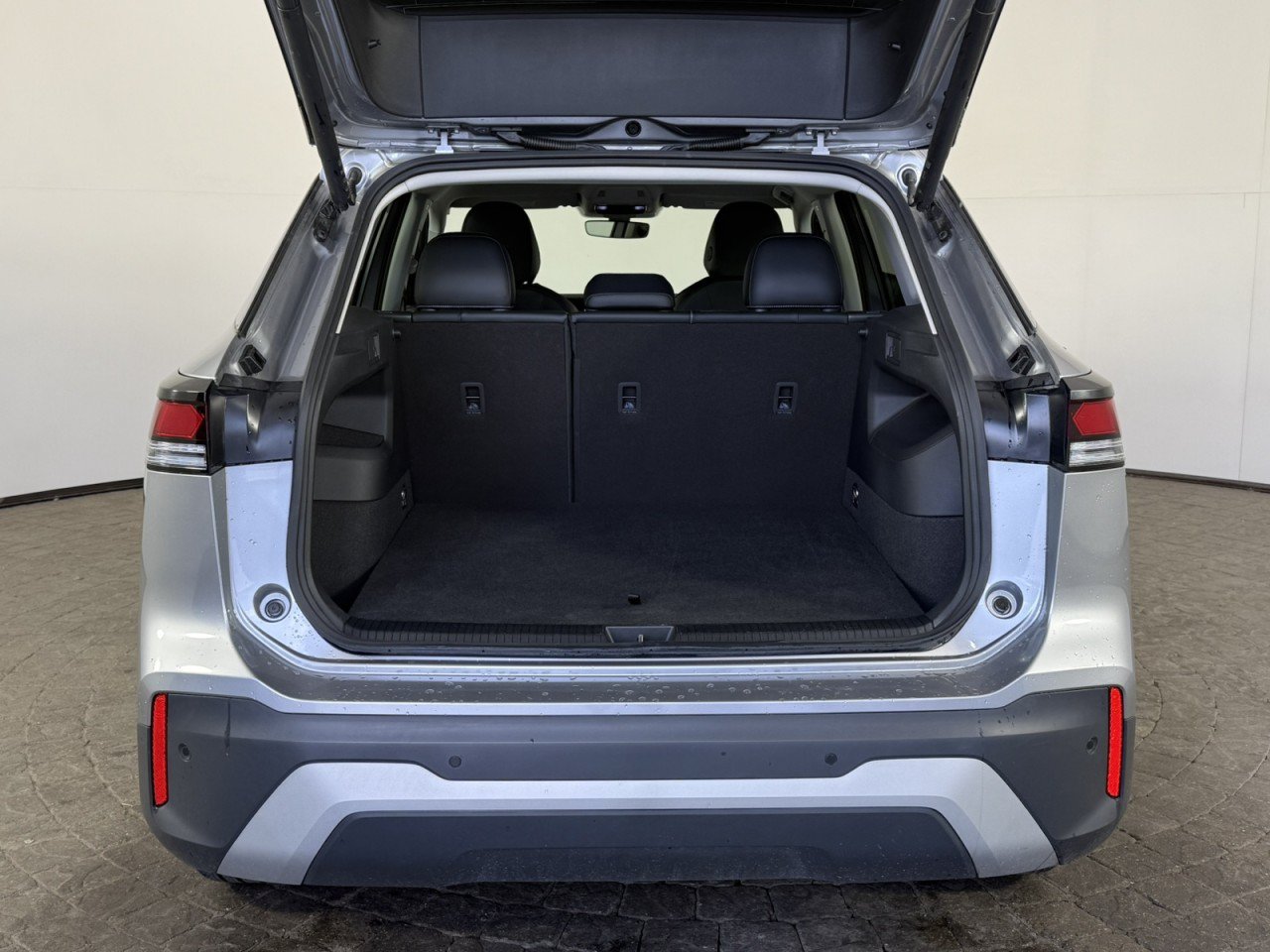 Used 2026 Volkswagen Tiguan SE FWD image 7