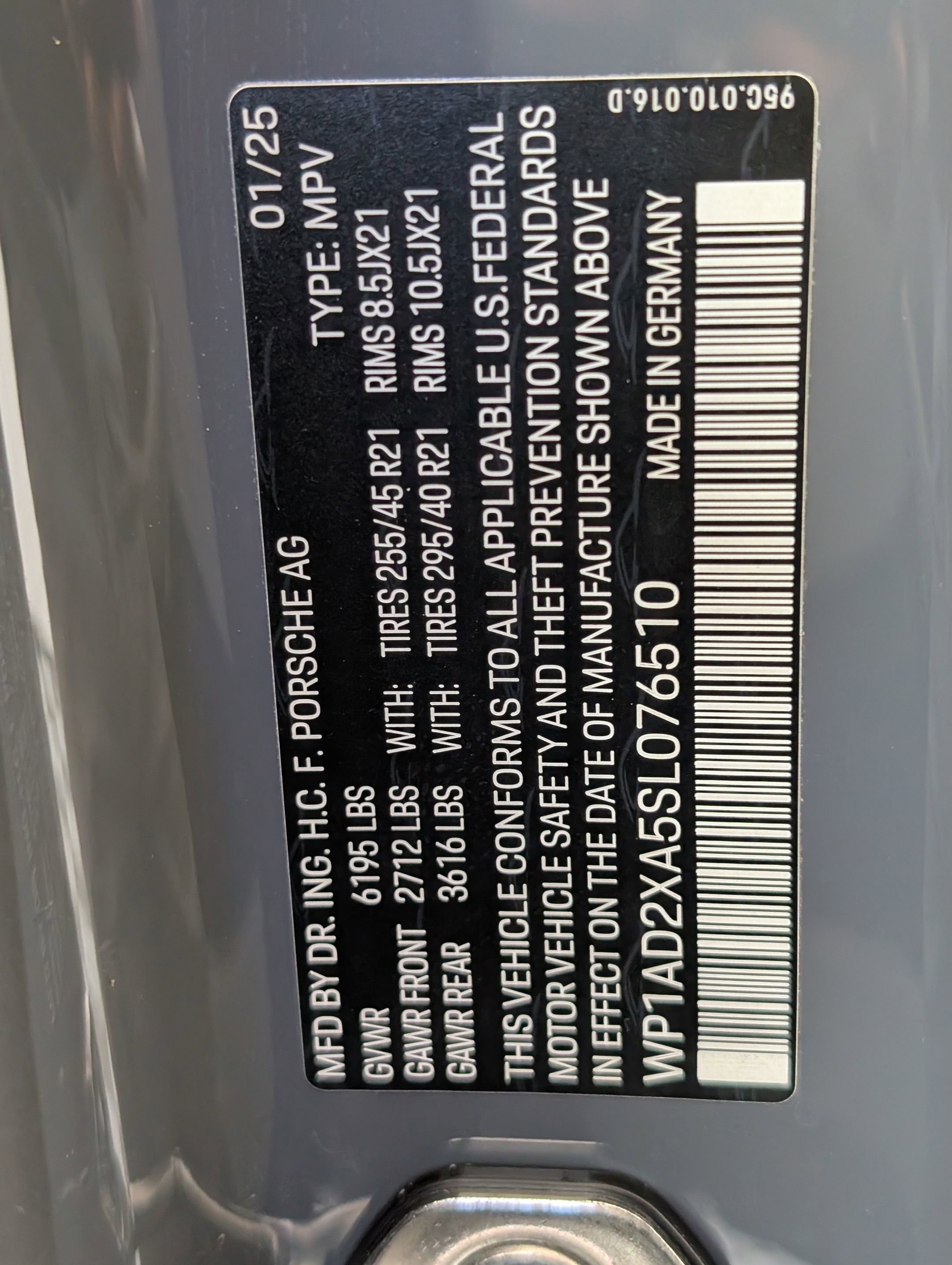 Certified 2025 Porsche Macan Electric RWD image 26