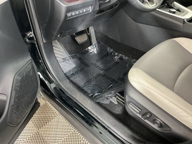 Used 2020 Toyota RAV4 Limited AWD/4WD image 17