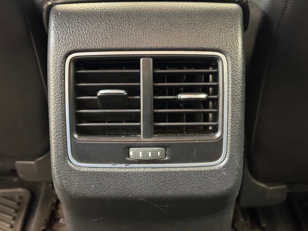 Used 2013 Volkswagen Passat 2.5 SE FWD image 21