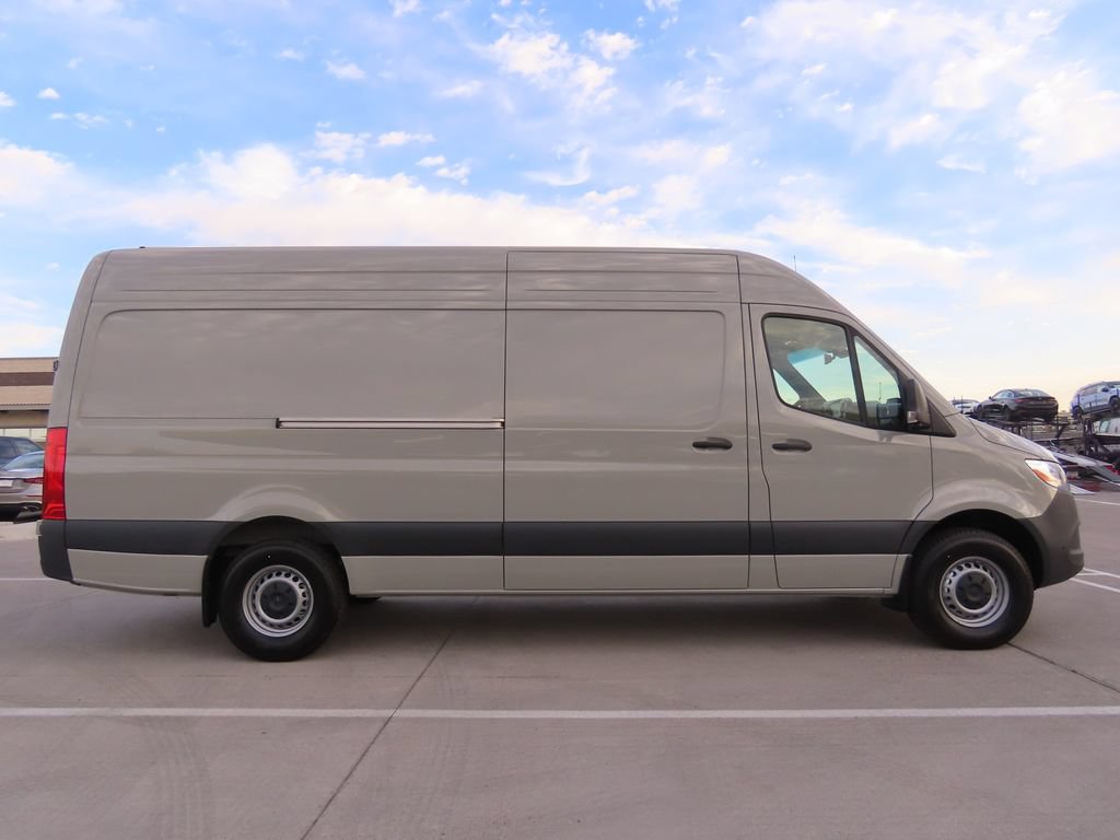 Used 2025 Mercedes-Benz Sprinter 2500 image 4