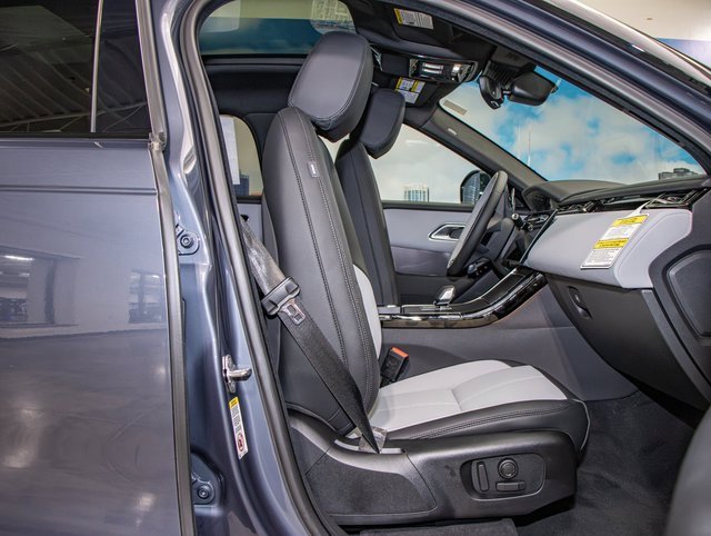 New 2026 Land Rover Range Rover Velar Dynamic SE image 21