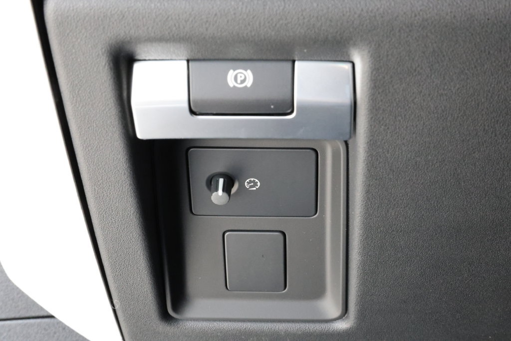 New 2026 Land Rover Defender 110 X-Dynamic SE AWD/4WD image 15