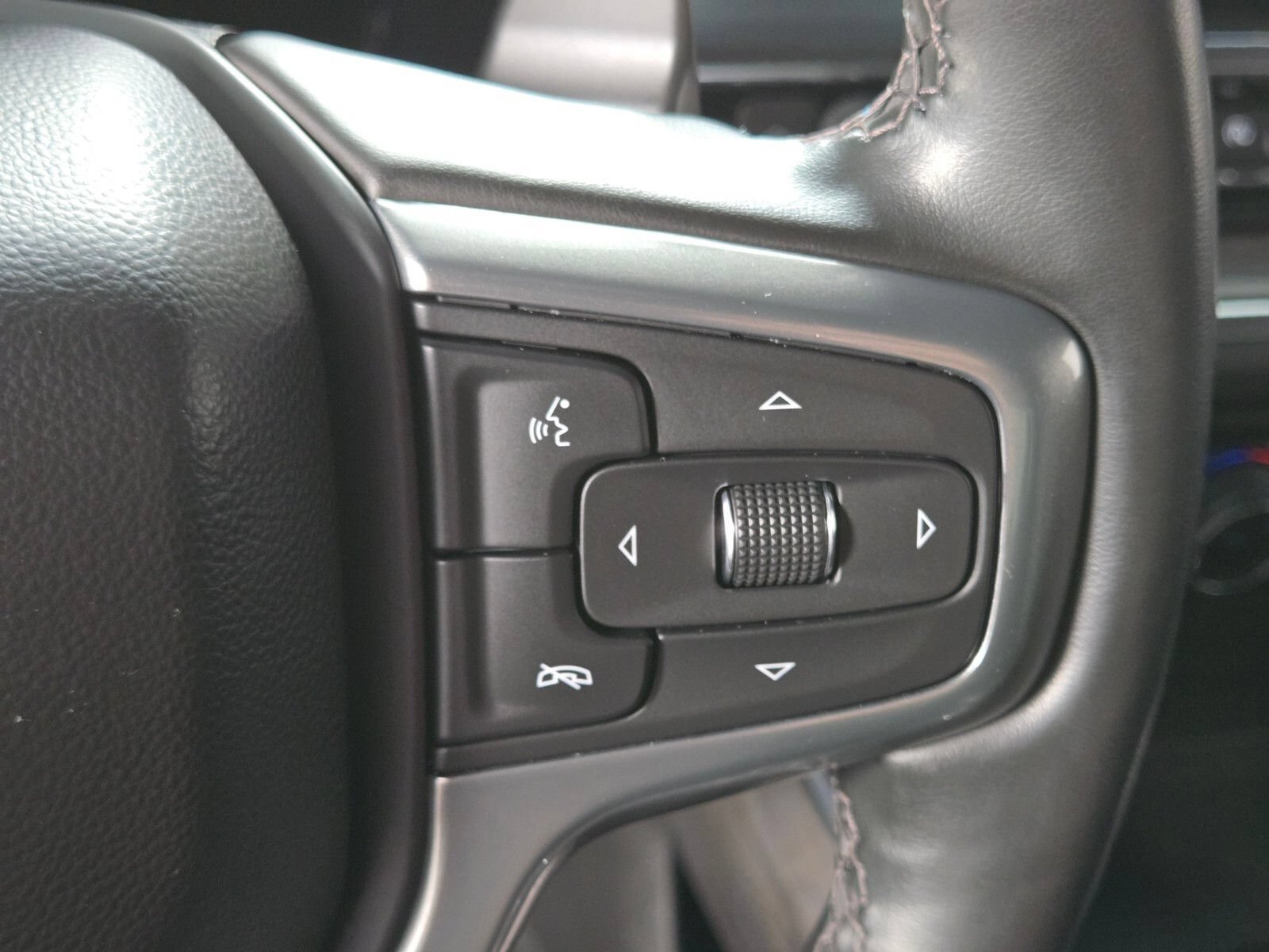 Used 2024 Chevrolet Silverado 1500 LTZ AWD/4WD image 23