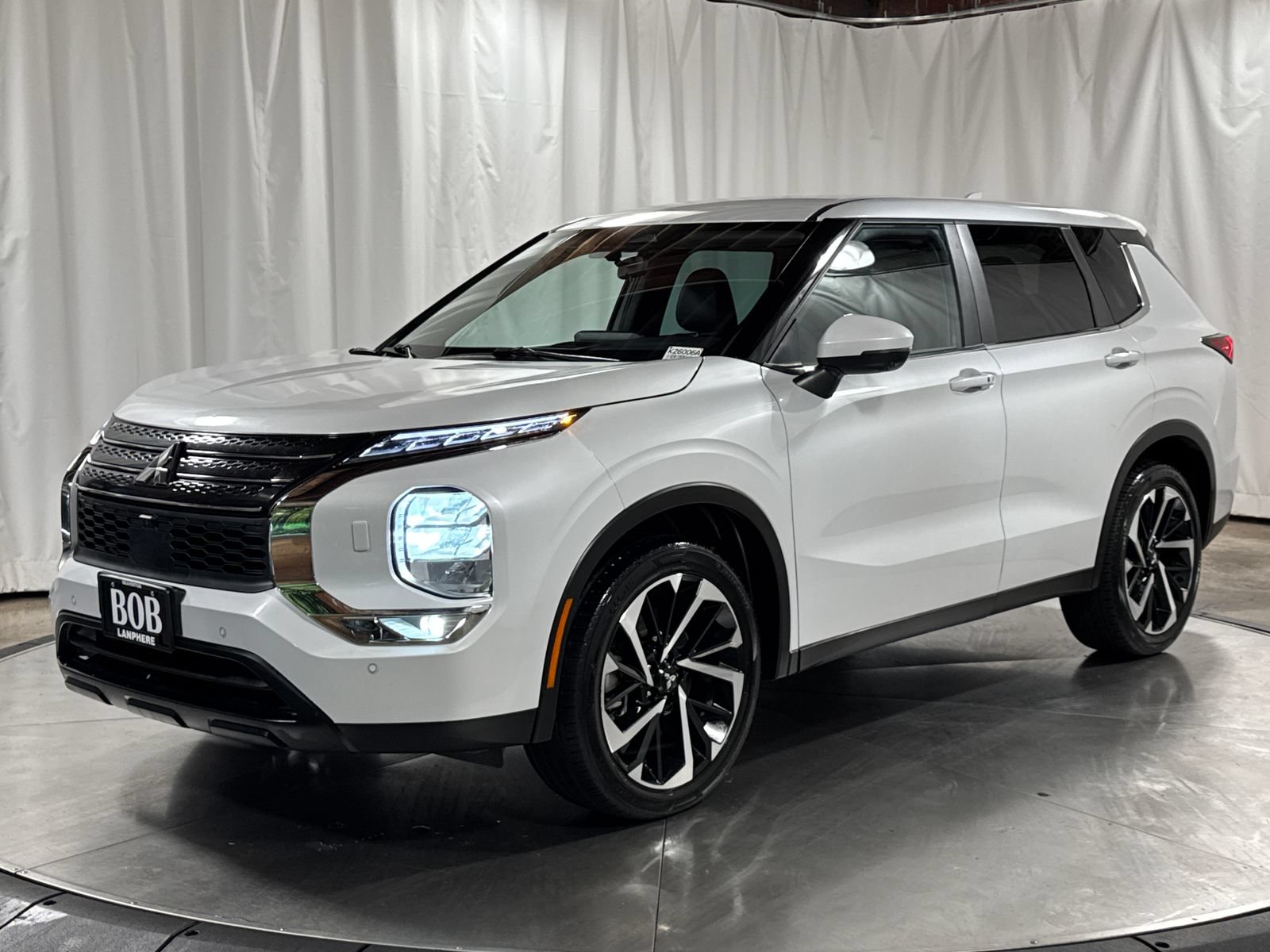 Used 2023 Mitsubishi Outlander SE AWD/4WD image 1