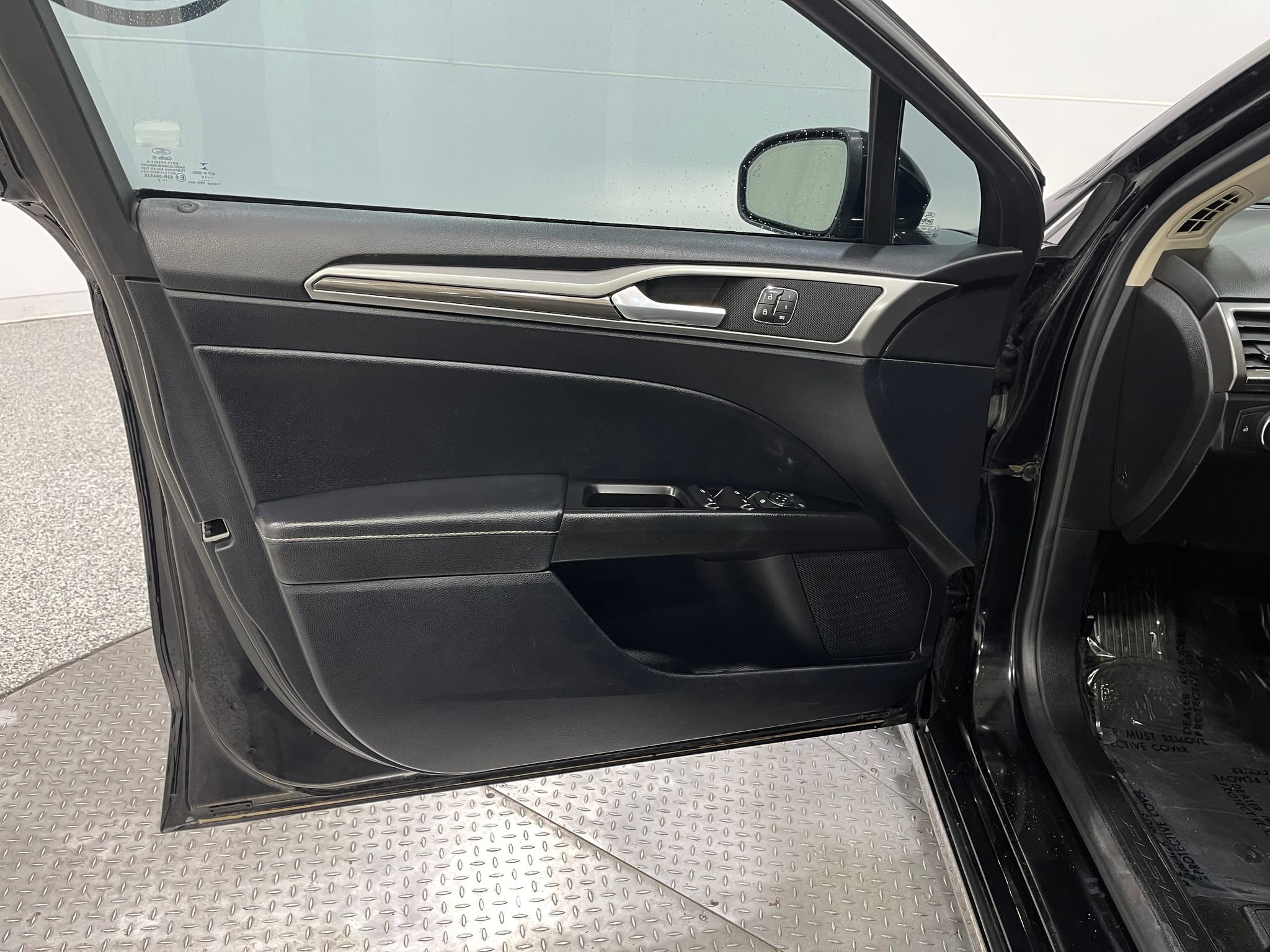 Used 2019 Ford Fusion SEL FWD image 14
