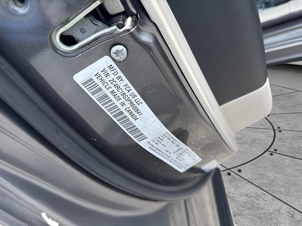 Used 2023 Chrysler Pacifica Touring-L FWD image 35