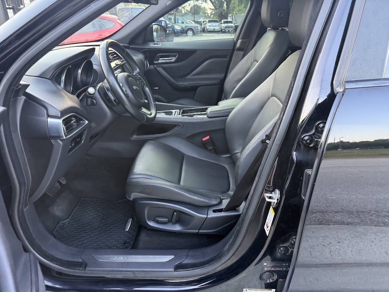 Used 2018 Jaguar F-PACE Premium AWD/4WD image 13
