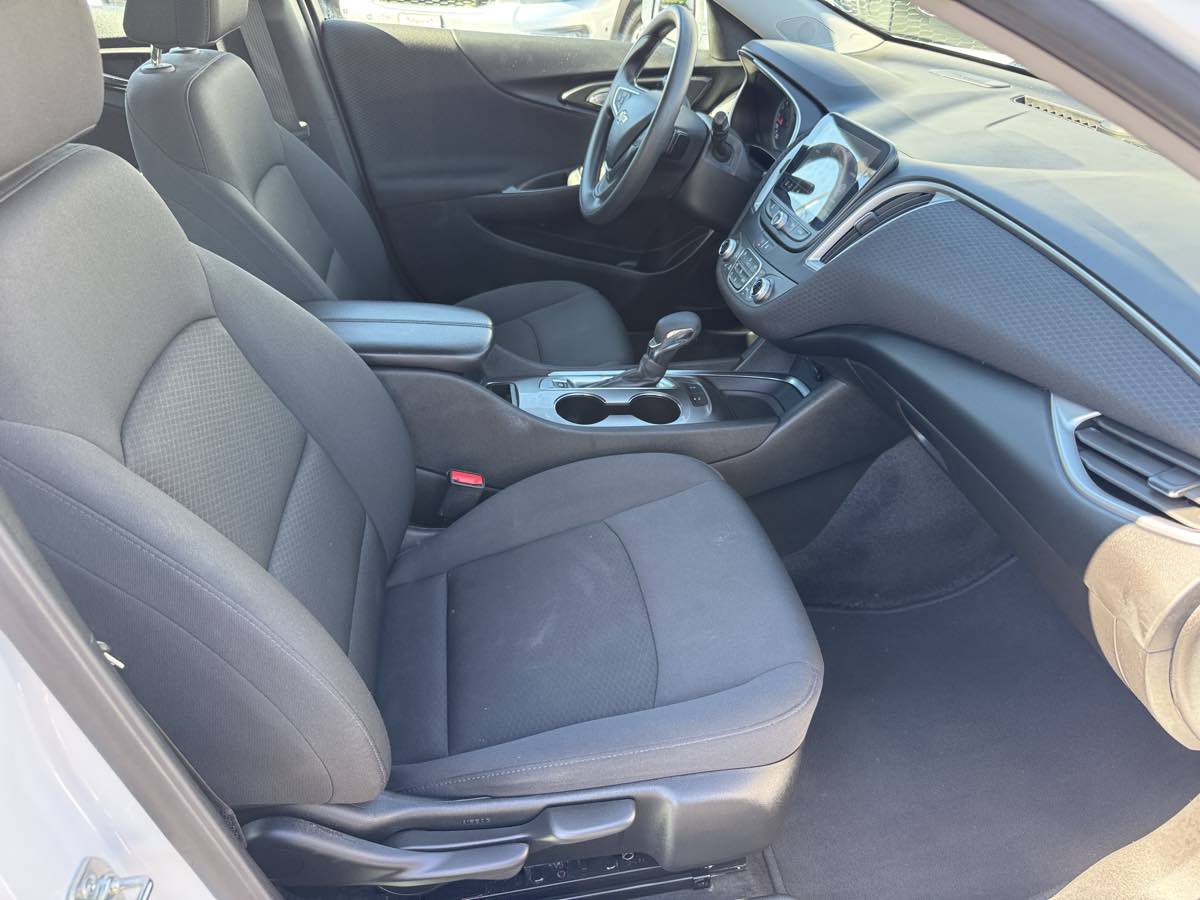 Used 2025 Chevrolet Malibu LT FWD image 16