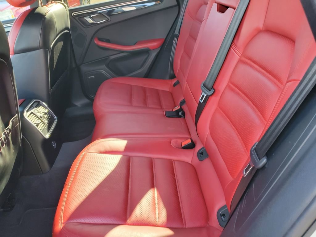 Used 2017 Porsche Macan S image 9