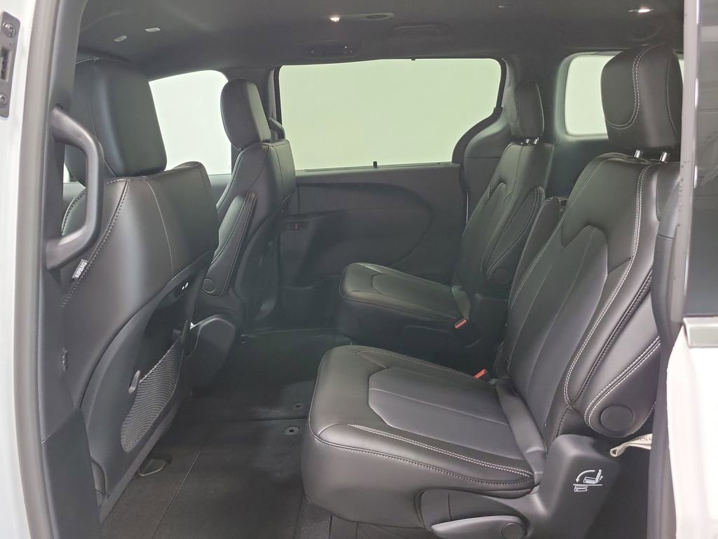 New 2027 Chrysler Pacifica Select FWD image 11