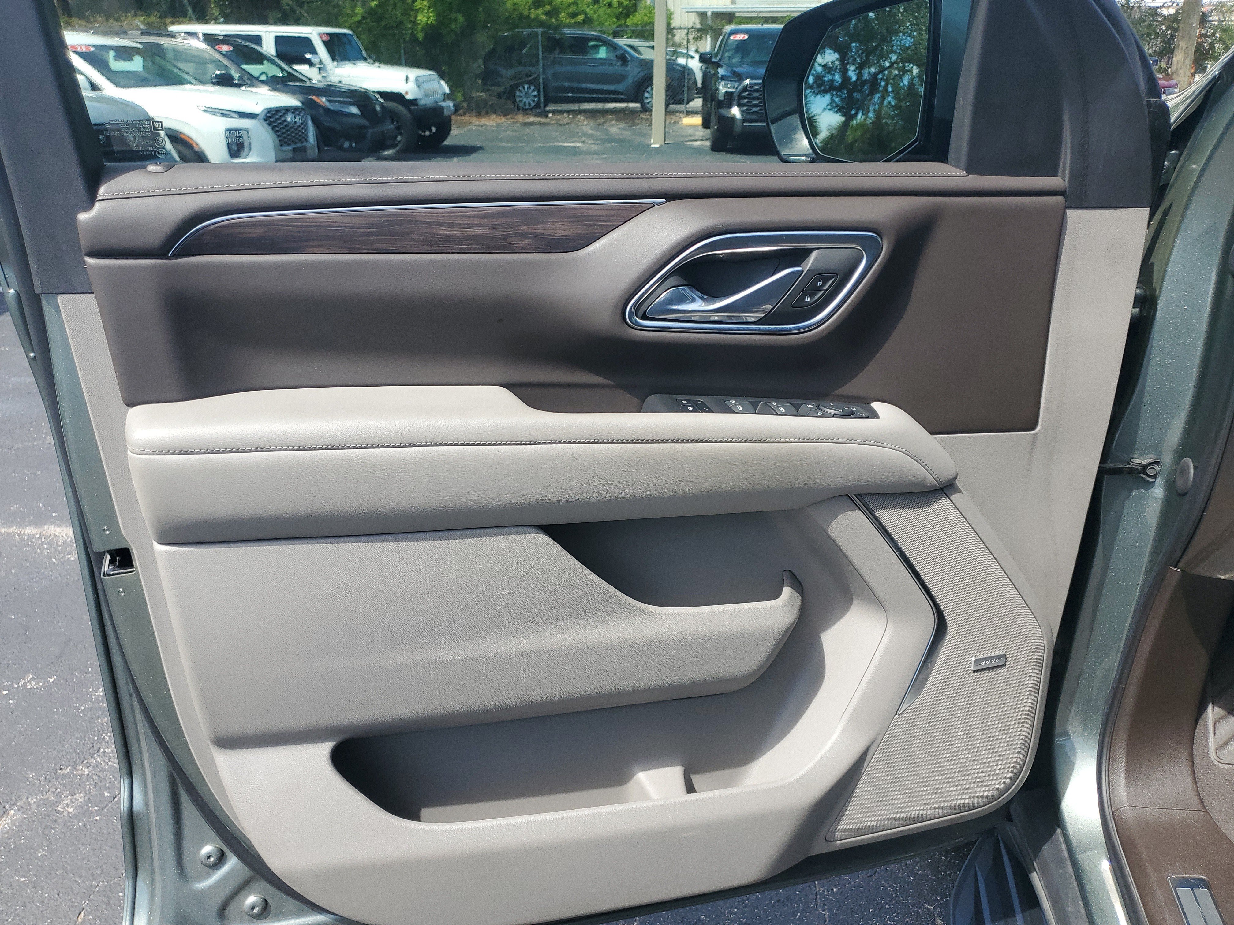 Used 2023 Chevrolet Suburban LT w/ LT Signature Plus Package AWD/4WD image 25