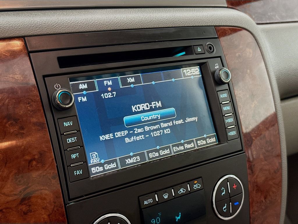Used 2011 Chevrolet Avalanche LTZ image 18