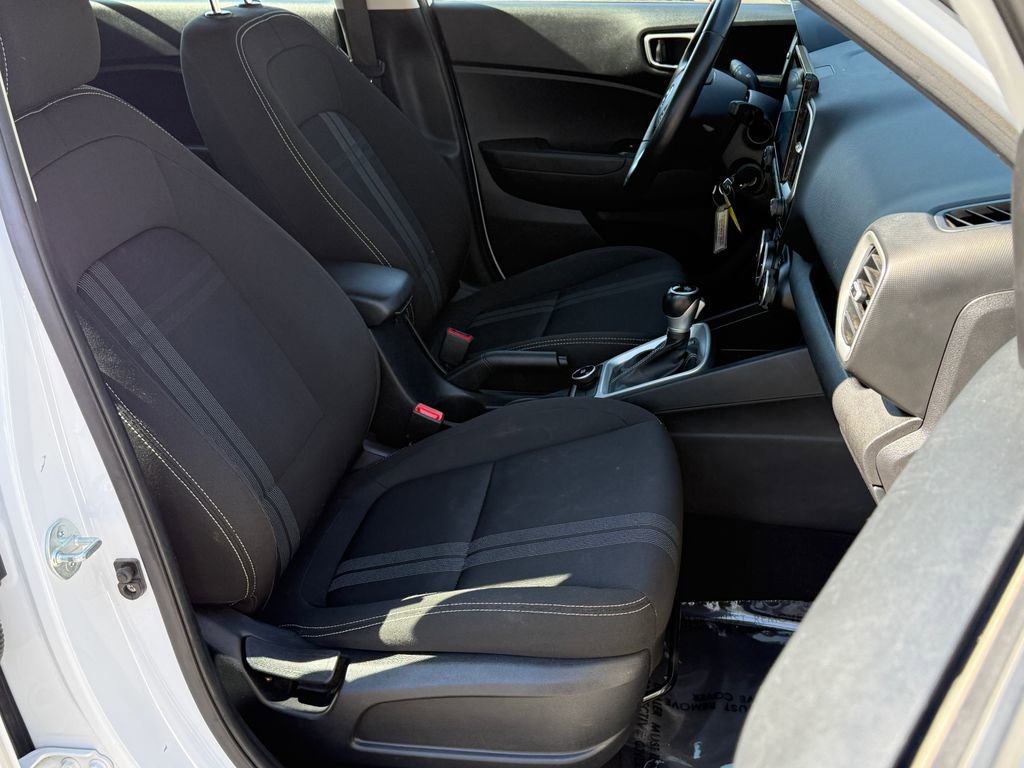 Used 2023 Hyundai Venue SEL image 11