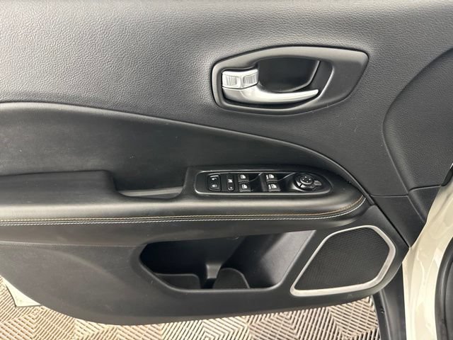 Used 2020 Jeep Compass Latitude w/ Cold Weather Group AWD/4WD image 18