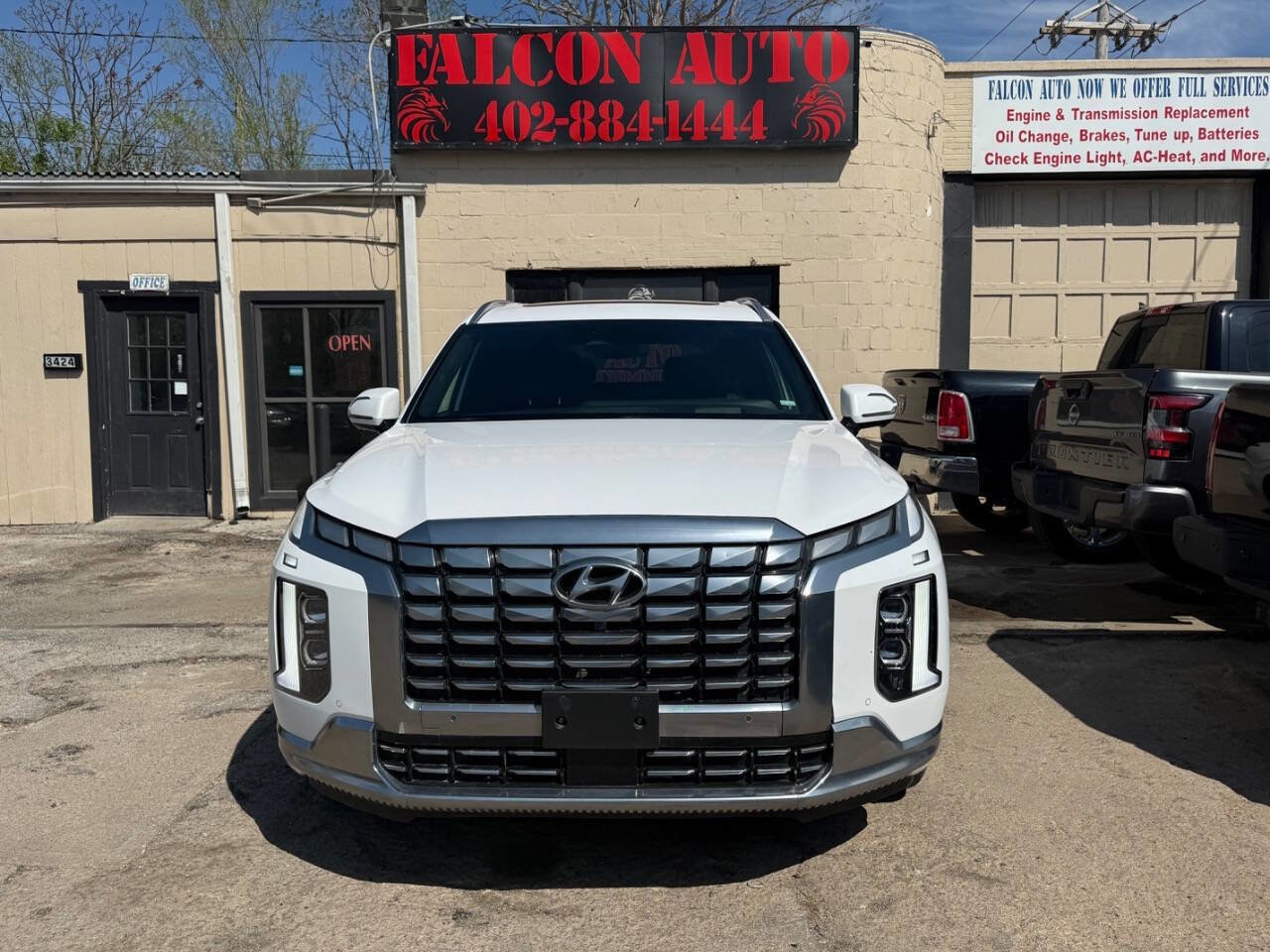 Used 2024 Hyundai Palisade Calligraphy image 2