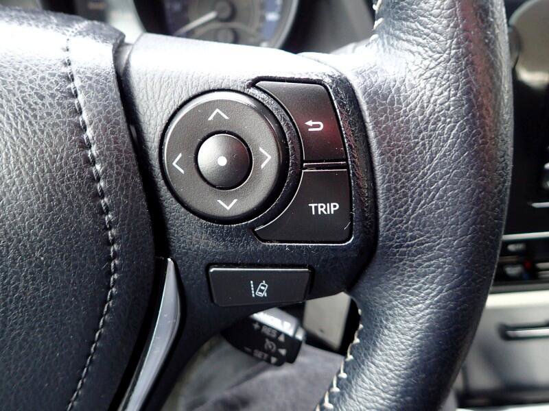 Used 2018 Toyota Corolla iM image 16