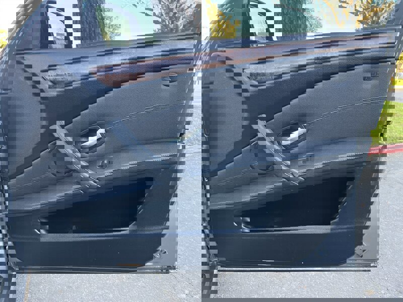 Used 2010 BMW 528i Sedan image 39