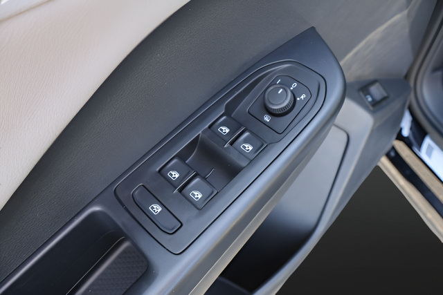 Certified 2024 Volkswagen Taos SE FWD image 12