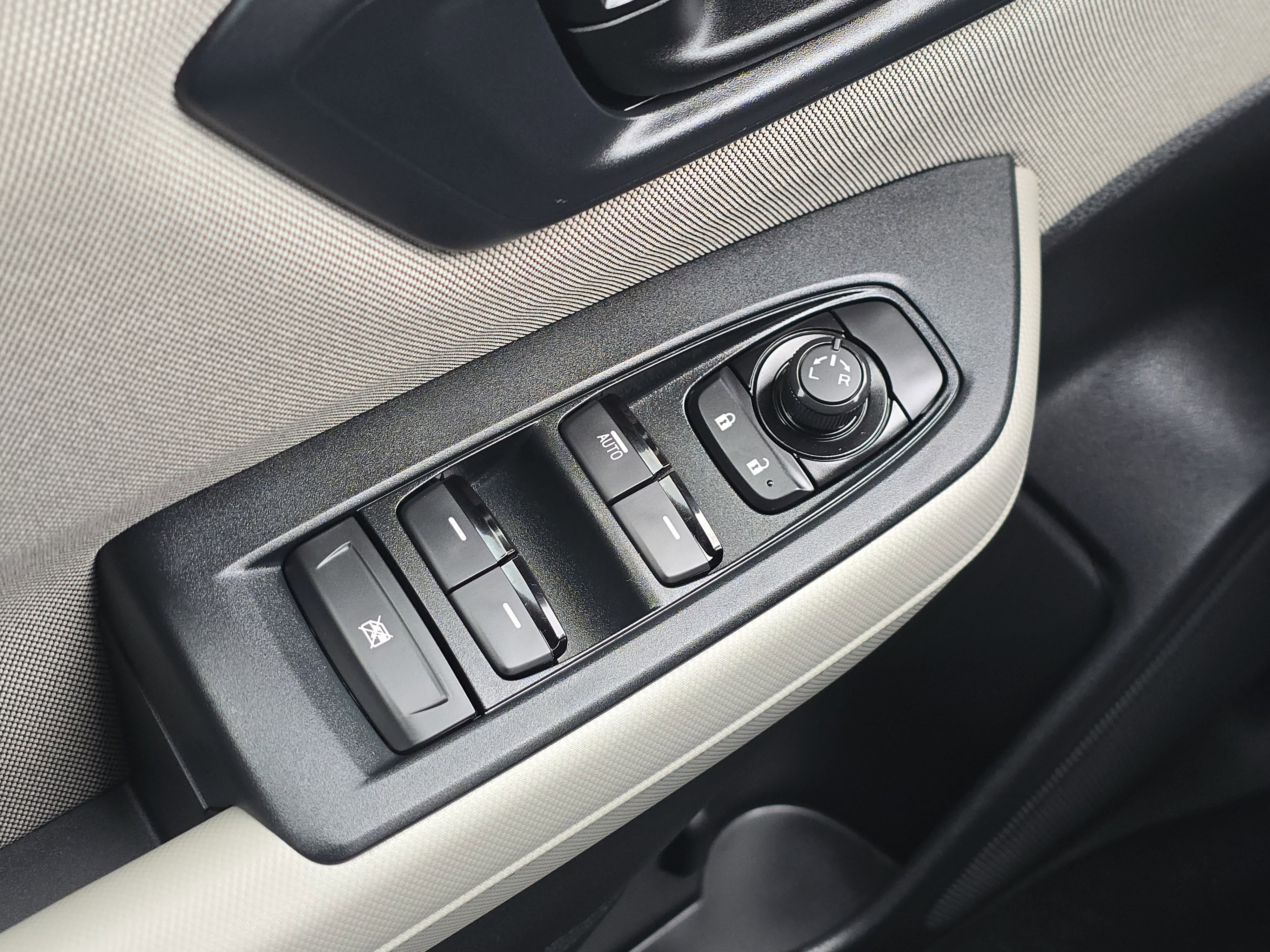 Certified 2025 Subaru Forester Base image 25