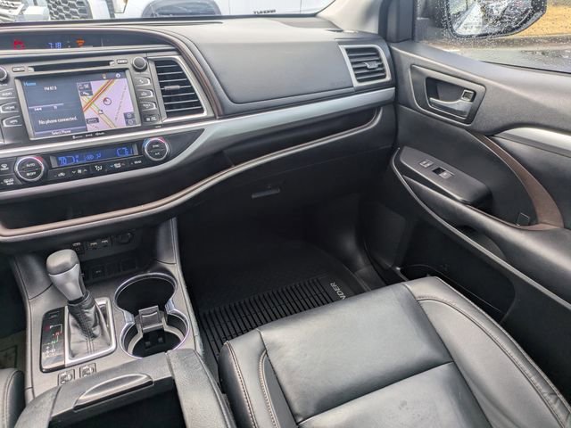 Used 2019 Toyota Highlander XLE image 18